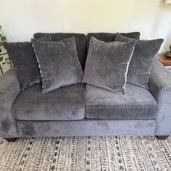 Brand New Charcoal Grey Loveseat With 4 Pillows 