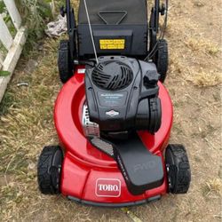 Toro 21442 22 in. Recycler Briggs & Stratton High Wheel FWD Gas Walk Behind Self Propelled Lawn Mower with Super Bagger