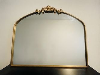 Vintage Style French Arched Gold Frame Wall Mirror (35.5" x 29.5") — Excellent Condition
