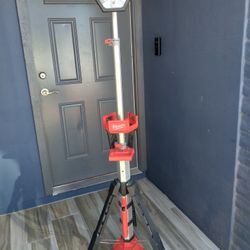 LIGHT MILWAUKEE TOOL ONLY 