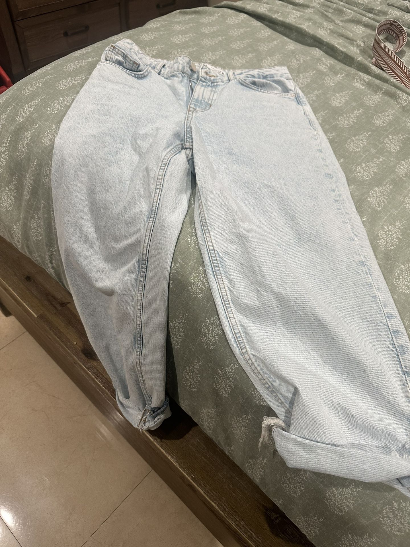 Jeans,pants And Cargo Jeans Sizes 2, And 28 And 14jeand And Pants In Good Condition