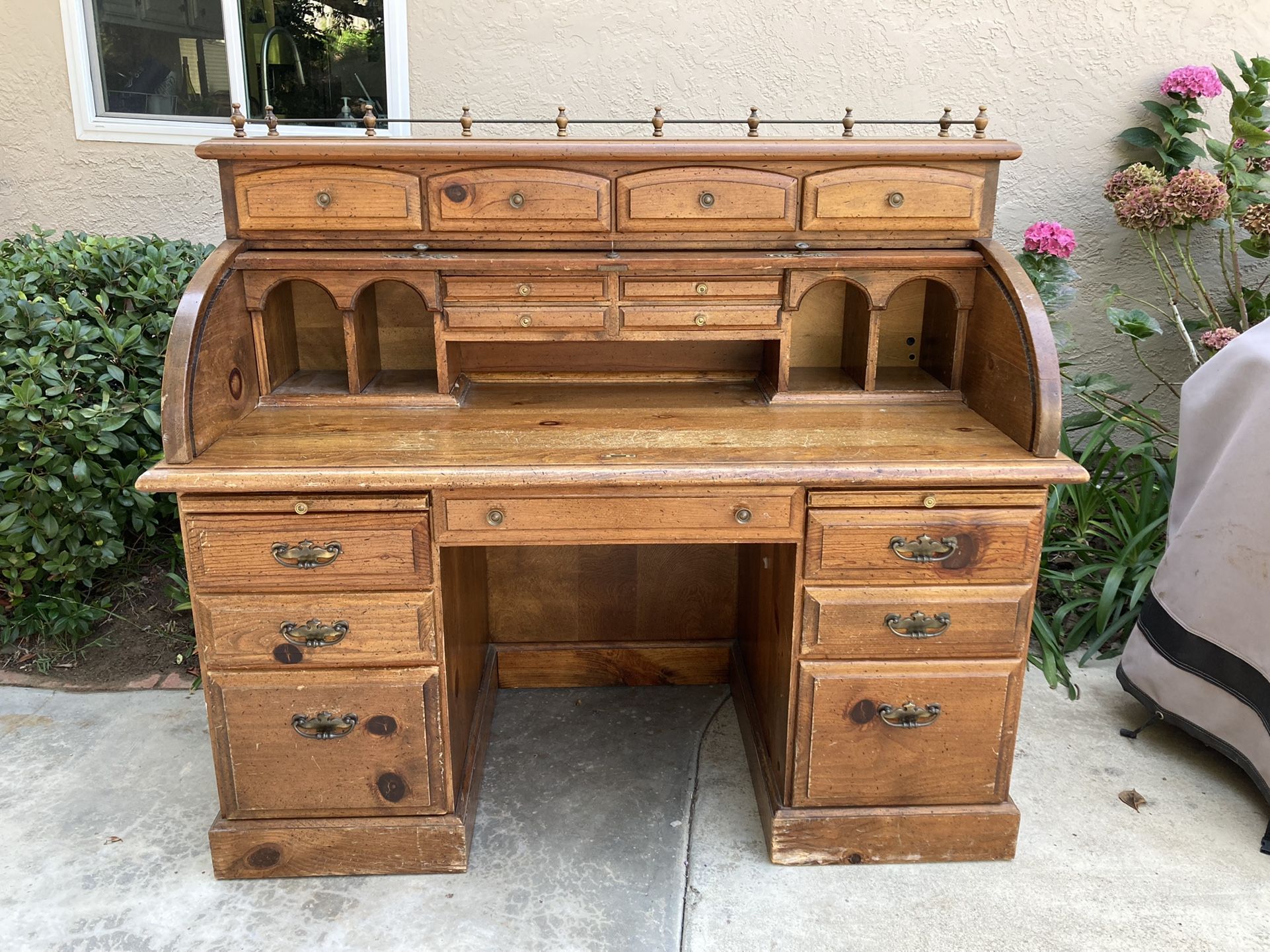 Roll Top Desk Great Condition 