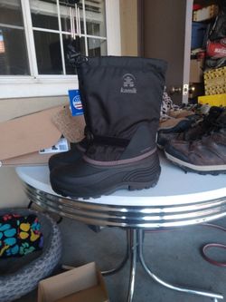 Karmic Waterproof Boots Size 7 youth