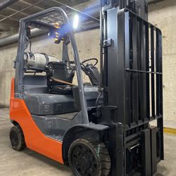 TOYOTA M8 forklift,4500 lb, 3 stage, side shift 