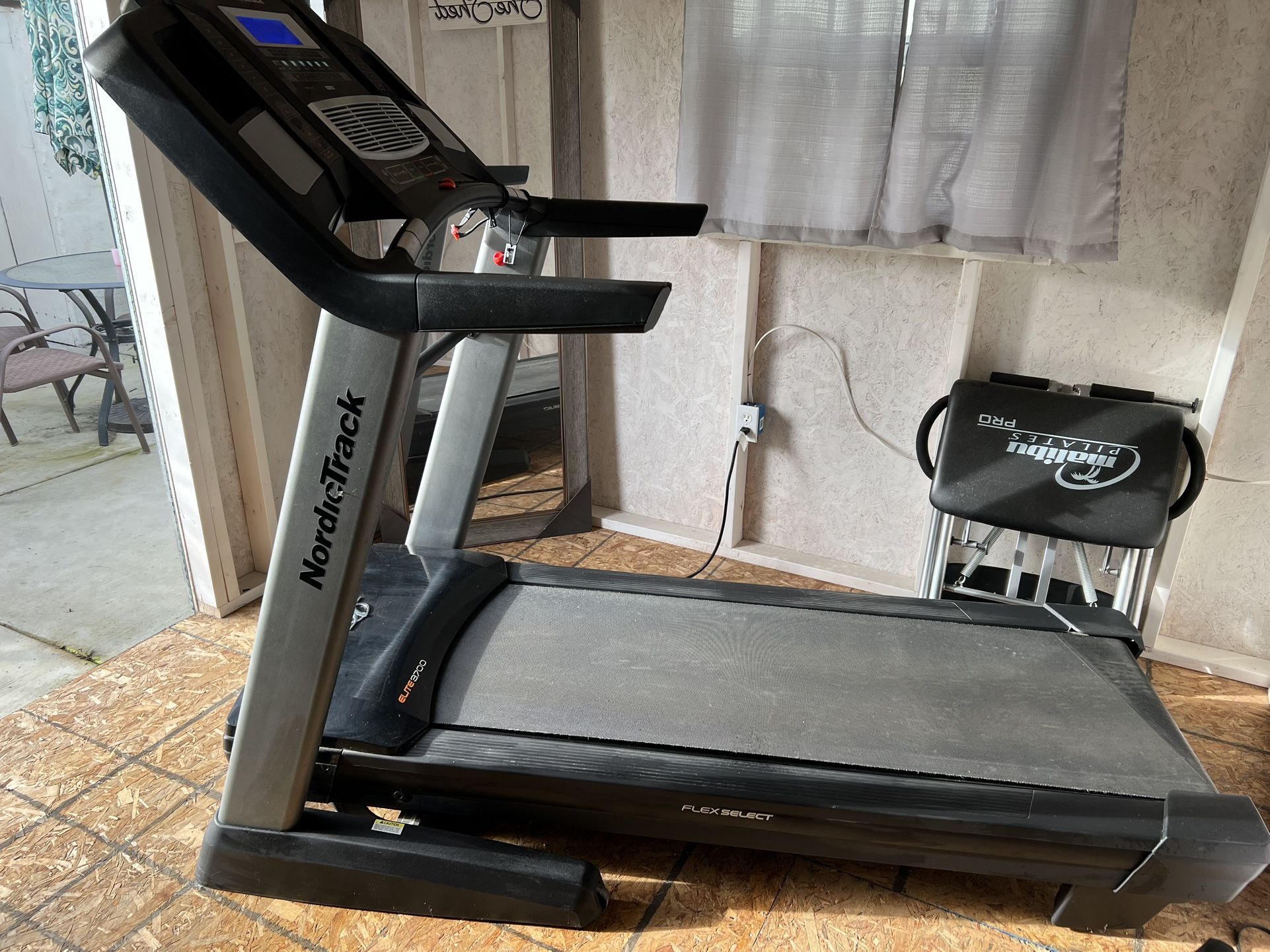 Nordic Track Elite 3700 Treadmill