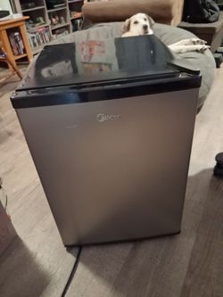 Mini fridge