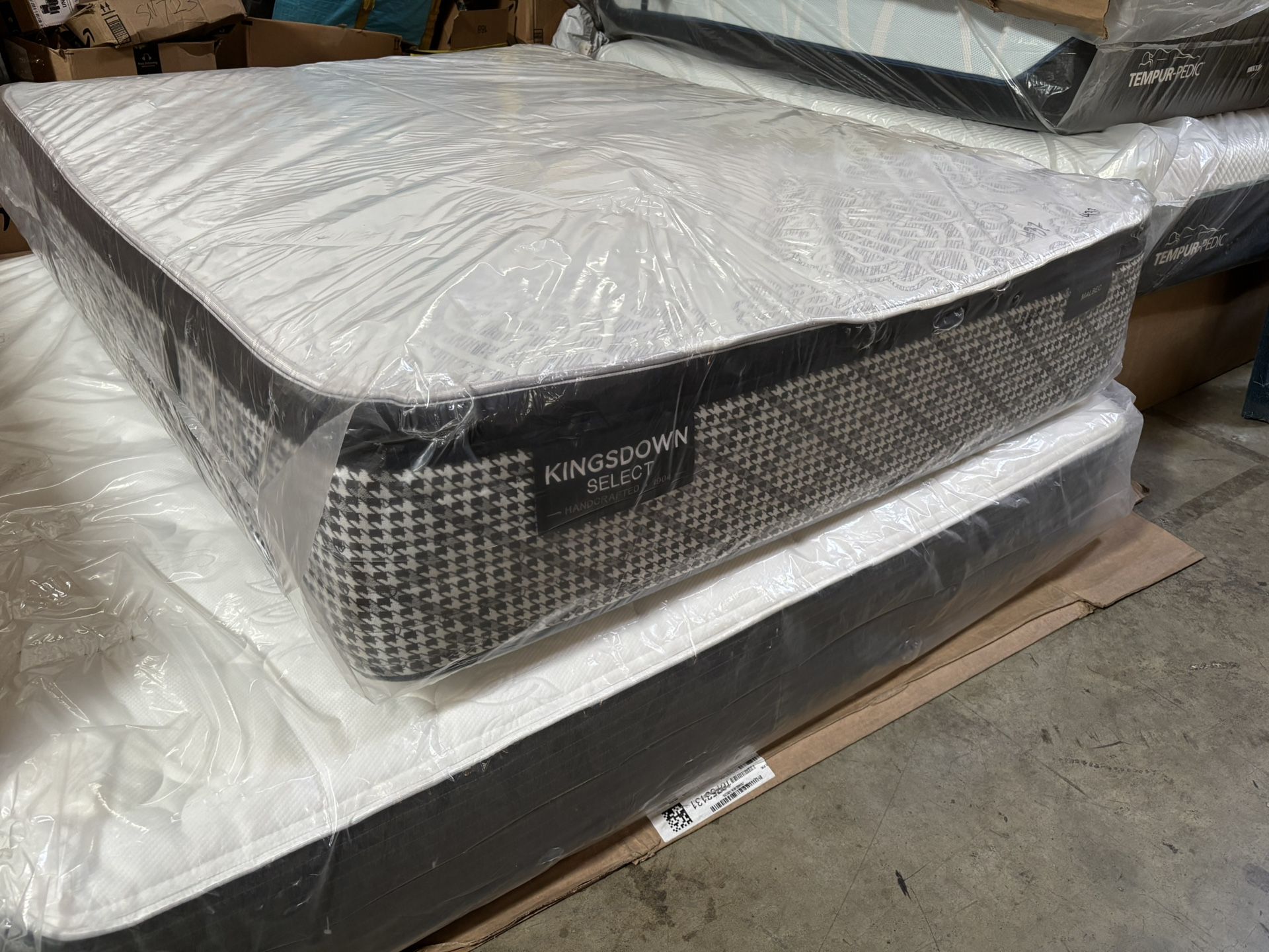 New Queen Kingsdown Select PillowTop Mattress High End