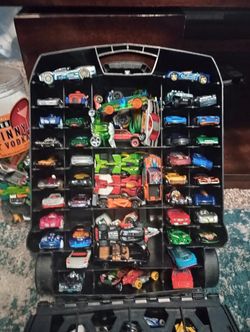 Fully Loaded Hot Wheels Case With Hot Wheels!