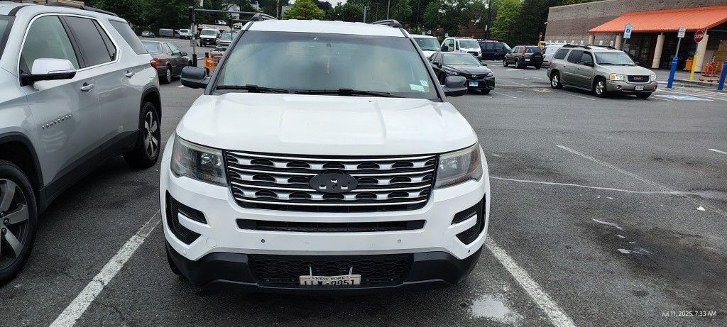 2017 Ford explorer ( Hablo español )