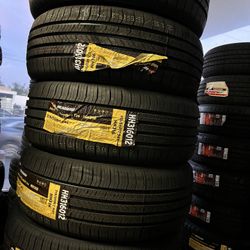 Vendo 215/55/R17 Nuevas Las 4 Llantas Por $290