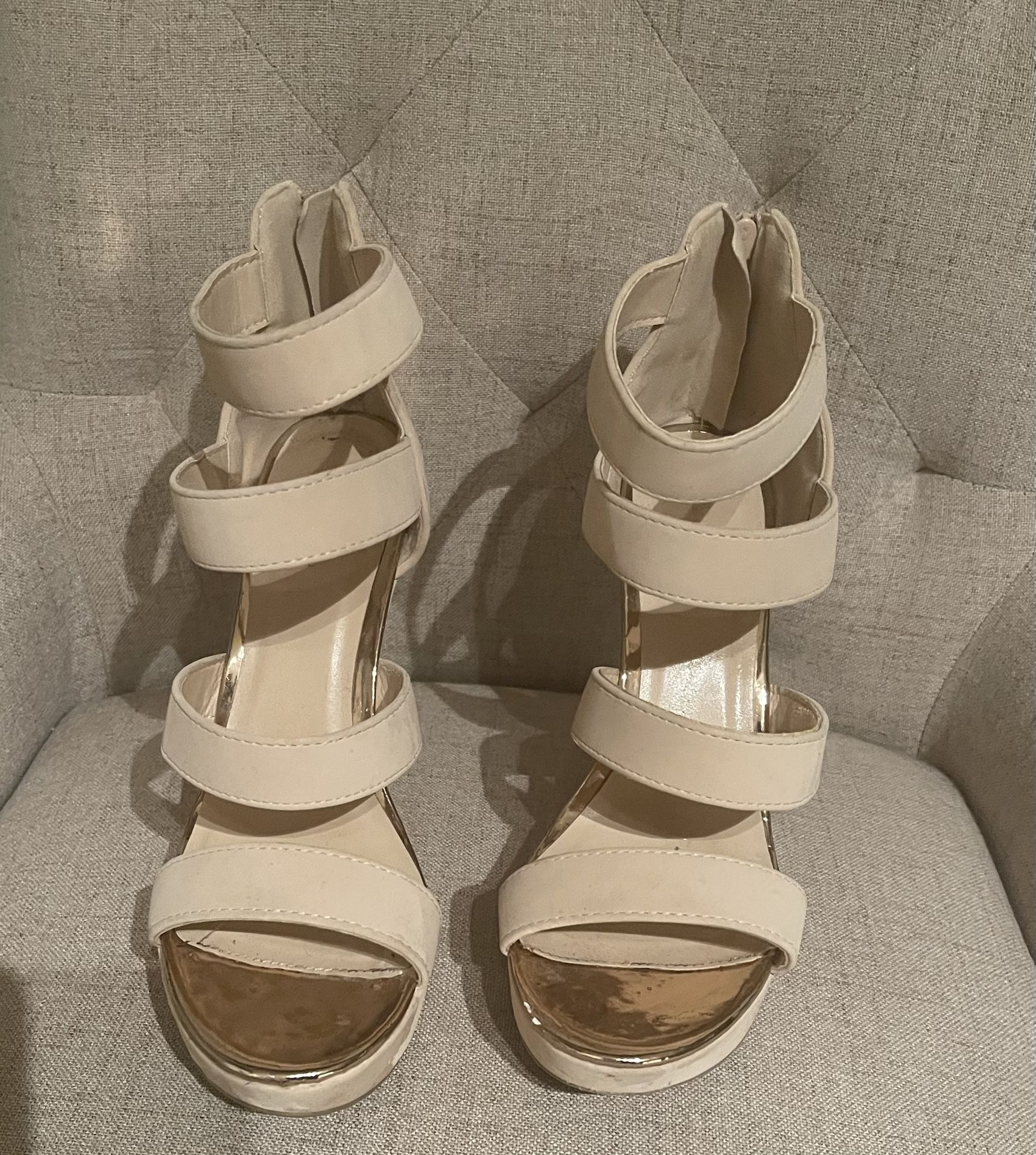 Charlotte Russe Womens Cream Strappy sandals size 8.5 pre-owned