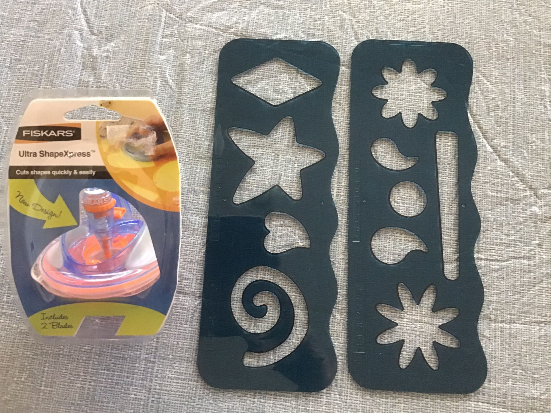 Fiskars Shape Cutter Xpress and 2 Templates