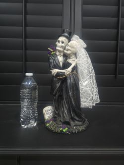 halloween decor skeleton couple