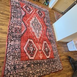 Handwoven Moroccan Rug (5’x7’)