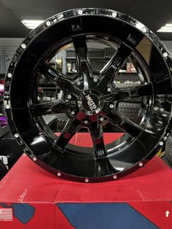 20x10 Moto Metal Wheels Gloss Black With 33” Rdr Mud Tires these fit a jeep, wranglers and dodge rams five lugs brand new