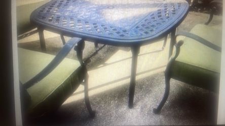Nice-higher end 4 chair/fire table med ht