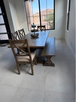 Like new dining set 84”x40”