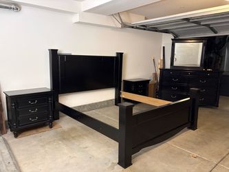 LARGE HEAVY DUTY KING BEDROOM SET!