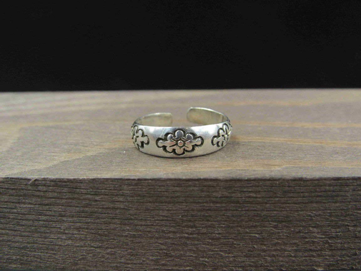 Size 3.5 Sterling Silver Petite Triple Flower Toe Band Ring Vintage Statement Engagement Wedding Promise Anniversary Bridal Cocktail