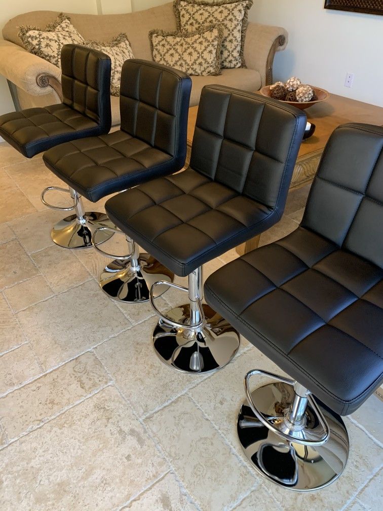 New Adjustable Black Bar Stools - Assembled - 85$ Each - Modern Design with Faux Leather - Swivel Barstool Chair