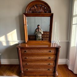 Queen size bedroom set Tommy Bahama style (delivery available)