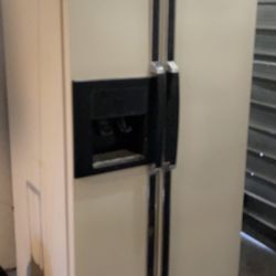 Refrigerator Everything  Works Great Ice Maker And Water Work I Sell All The Time Delivery Extra 