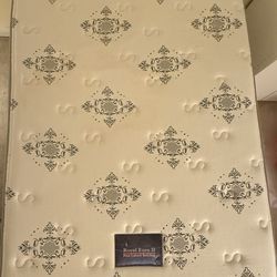 Full Size Mattress + Box Spring – Royal Euro II – Clean & Comfy