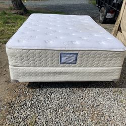 QUEEN BED⏬️⏬️⏬️