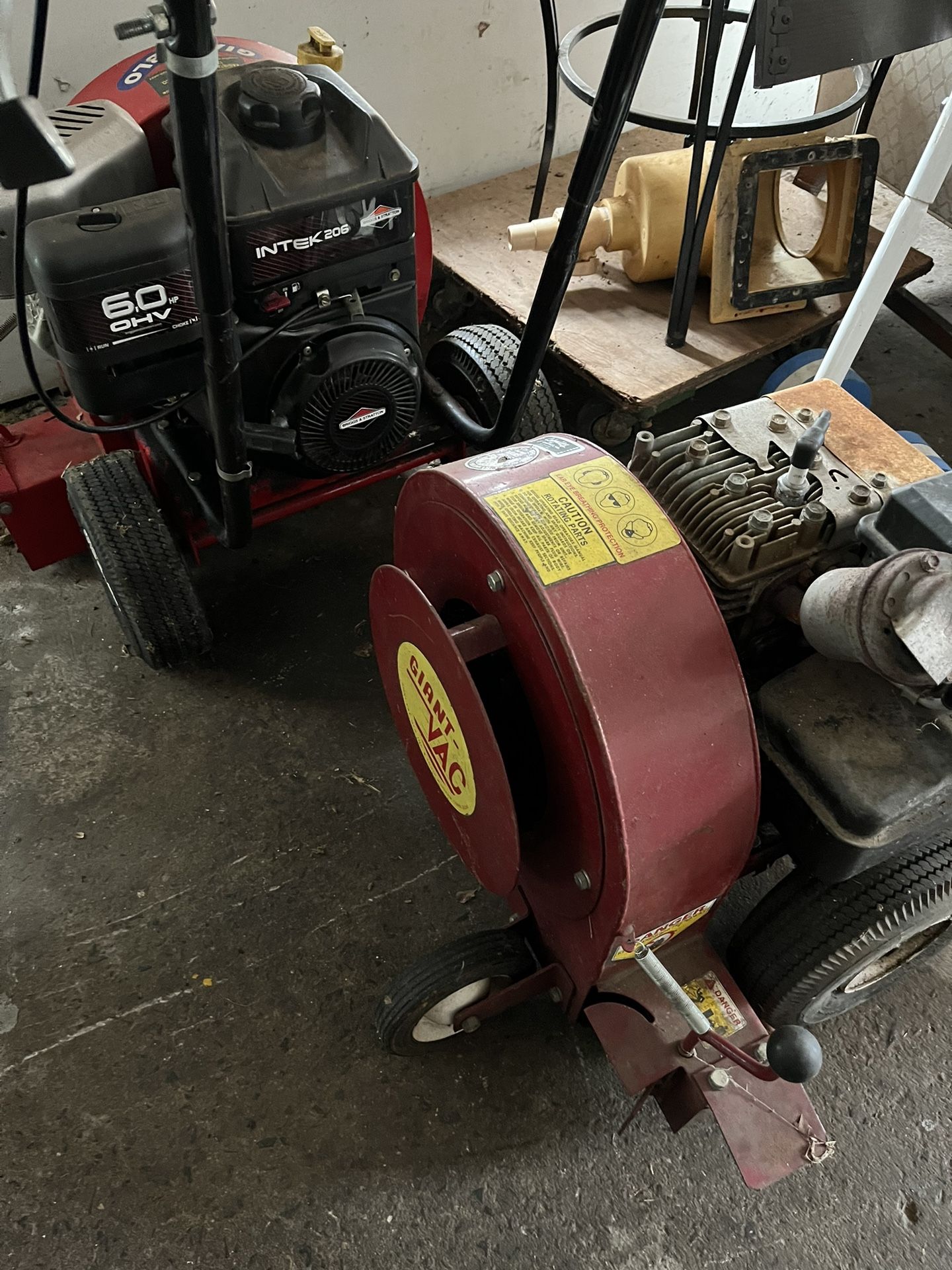 2 Push Leaf Blowers