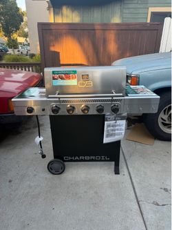 Charbroil Performance Series Black and Silver 5 Burner