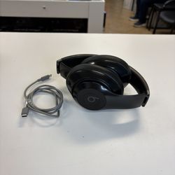 Beats Studio Pro Black color with Apple care plus till 2027