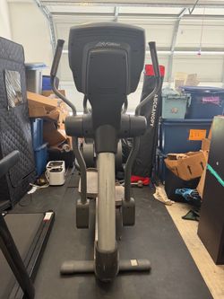 Life Fitness Elliptical Cross-Trainer – Heavy Duty Home Gym