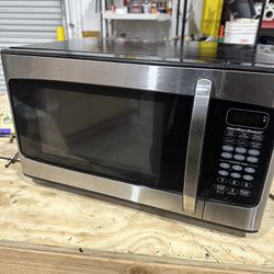 Microwave And Ice Maker 
