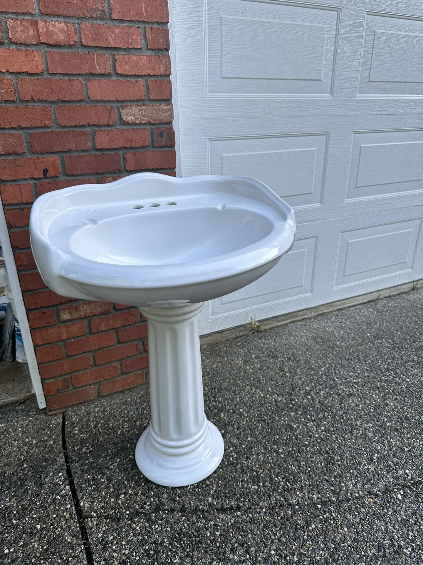 Pedestal Sink Free