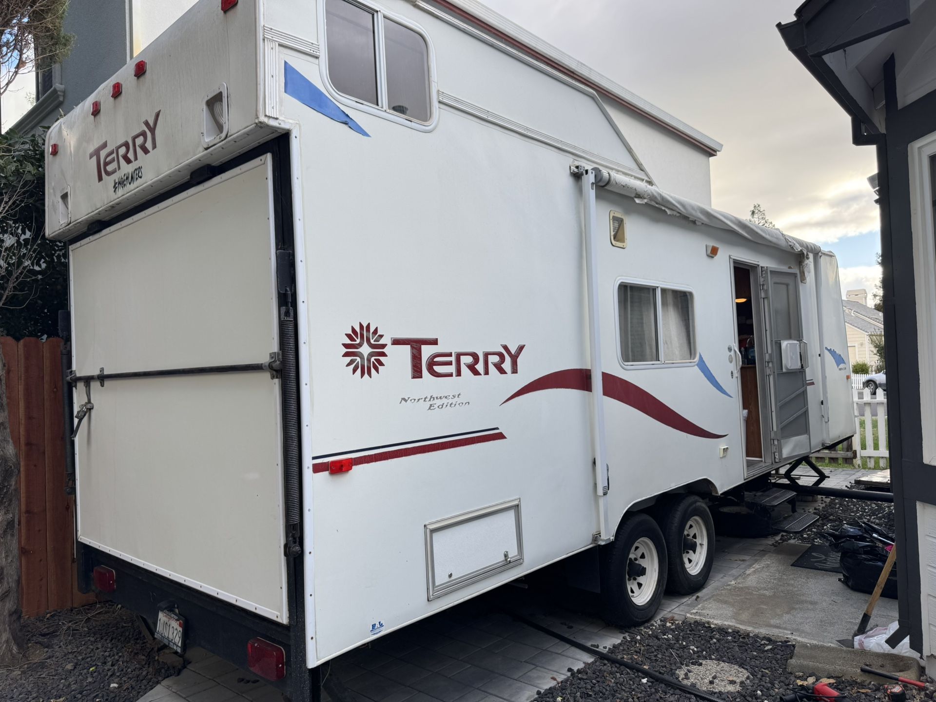 2001 Terry RV 26”