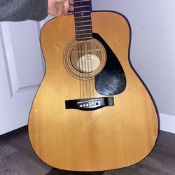 Yamaha 400A Acoustic Guitar