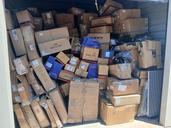 10'x20' Storage Unit of Car Accessories
