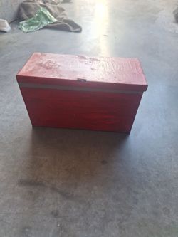 Box with road side reflectors