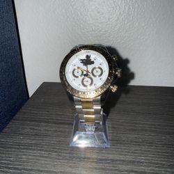 Men’s Luxury Watch (Silver/Gold/White colored)