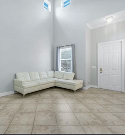 Modern White Leather Sectional Couch / Sofa – Excellent Condition