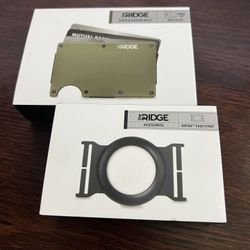Brand New Ridge Wallet With Air Tag Strap!