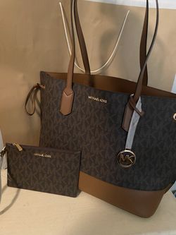 New Michael Kors large tote monogram design and matching wristlet