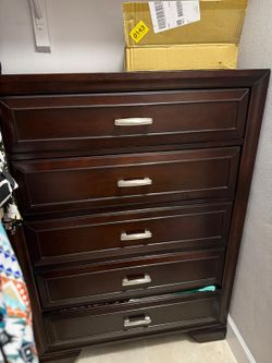 Dark Wood 5-Drawer Chest Dresser
