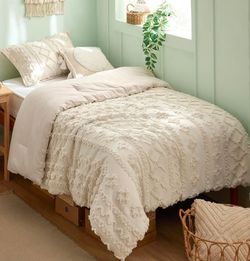 Bedsure Tufted Boho Comforter Set Twin Size - Beige Boho Bed Set, GentleSoft™ 2 Pieces Farmhouse-Style Embroidery Bedding, Gifts for Woman, Soft Jacqu