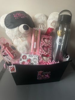 Queen of hearts spa basket
