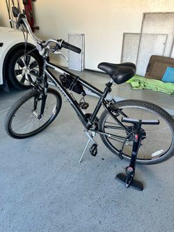 Trek Navigator + Bike Pump