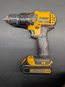 DEWALT 20V 1/2" Cordless Drill Driver DCD780 +  Battery included