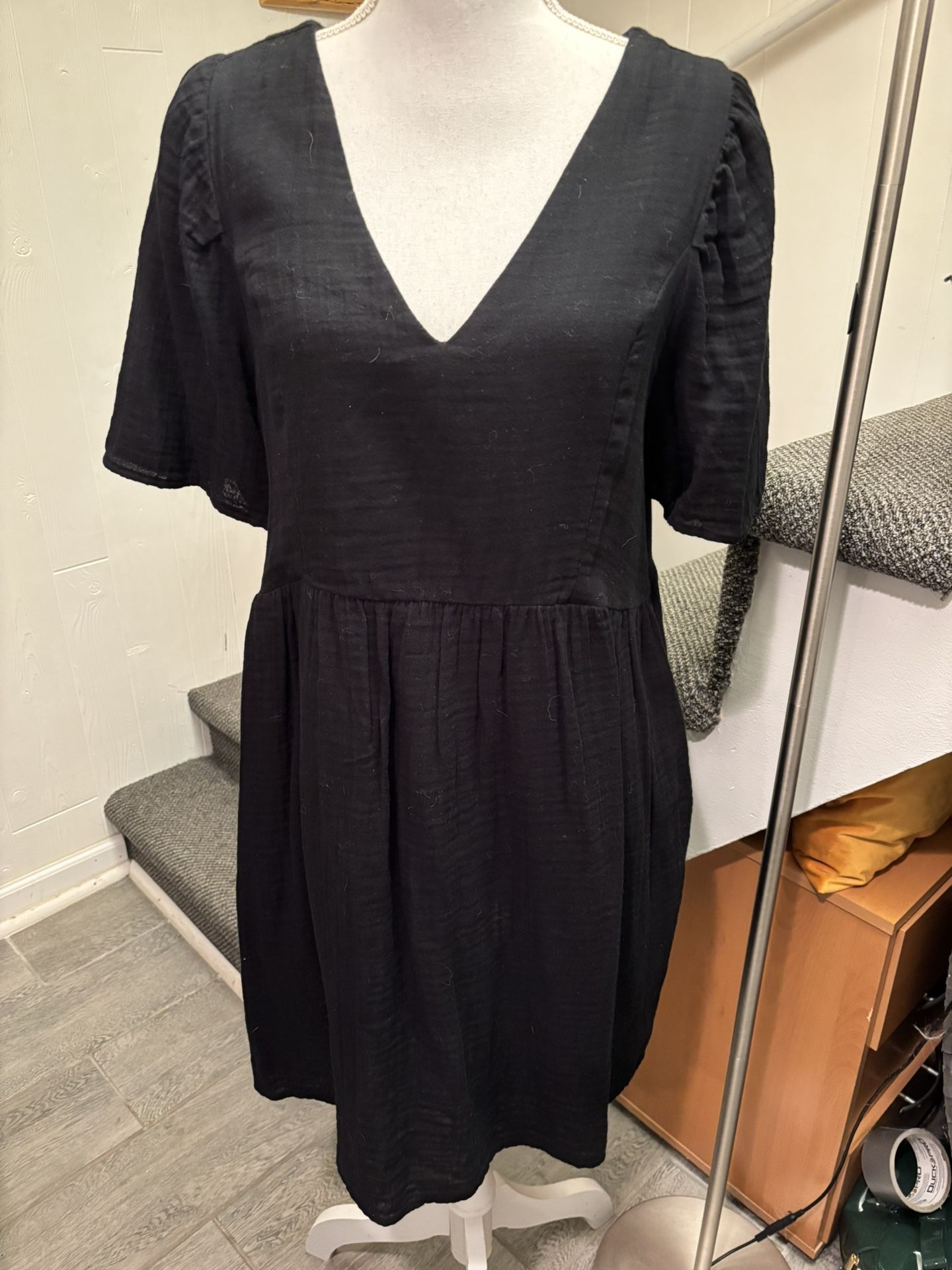 Old Navy Black tunic with pockets . Large. Women’s top