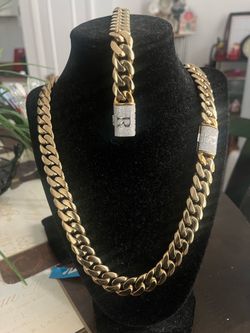 New Cuban Link bracelet and necklace set 14 K gold plated 18 MMmew
