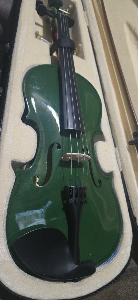 CRESCENT VIOLIN SIZE 4/4 $99 OBO